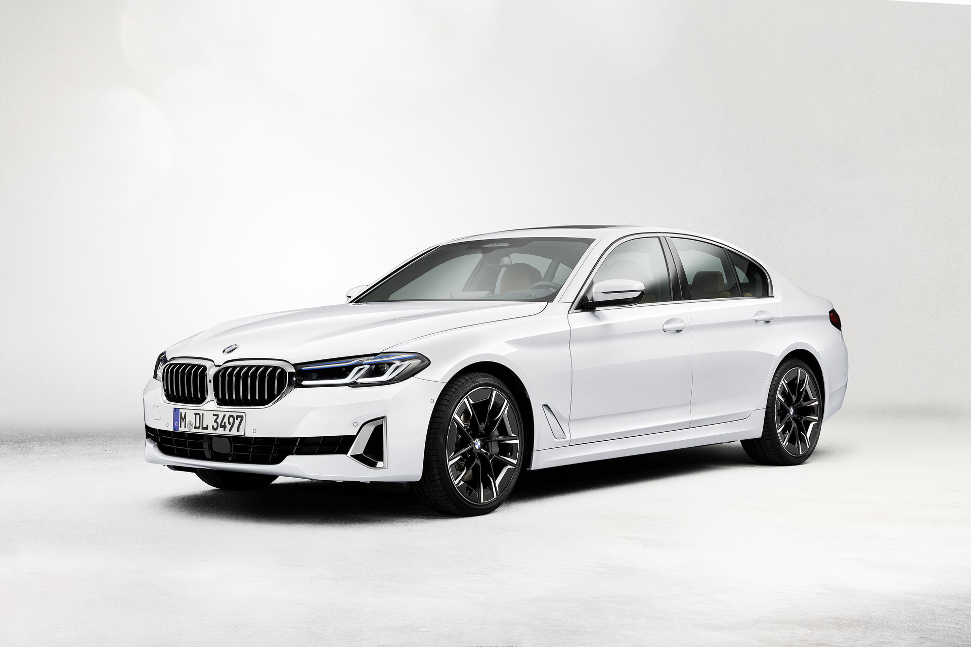 The New BMW 540i Luxury Line G30 LCI 10