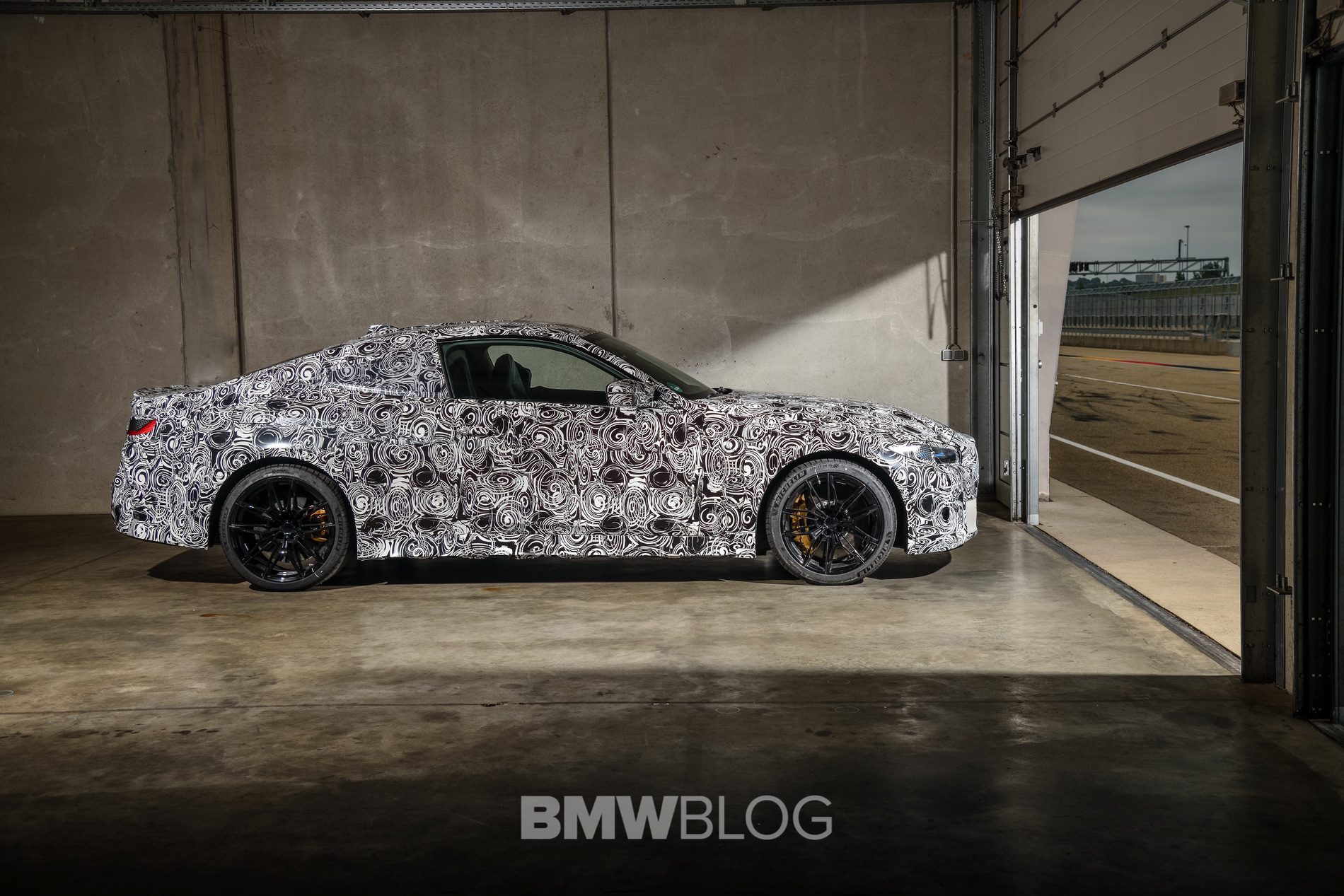 2021 BMW M4 Coupe camouflage 00