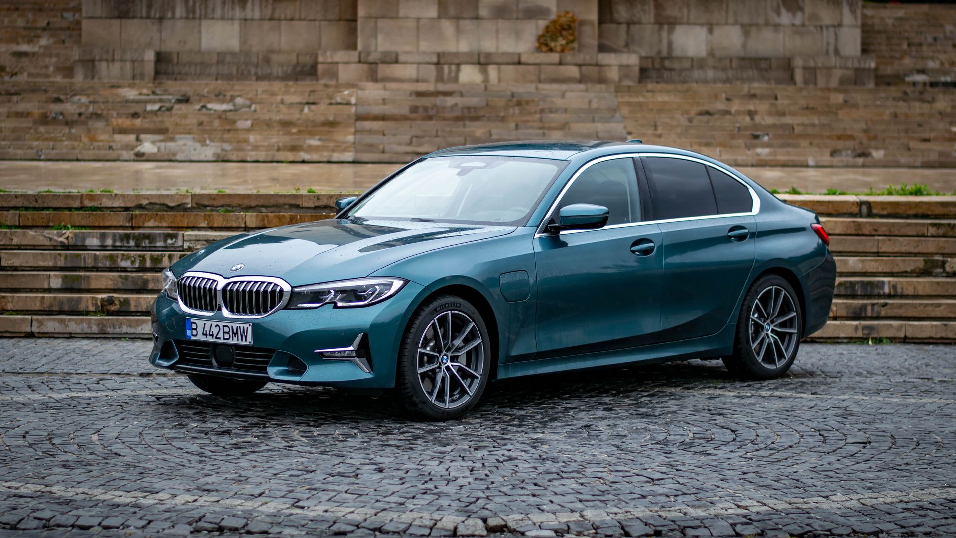 TEST DRIVE: 2021 BMW 330e Plug-In Hybrid – Use it wisely