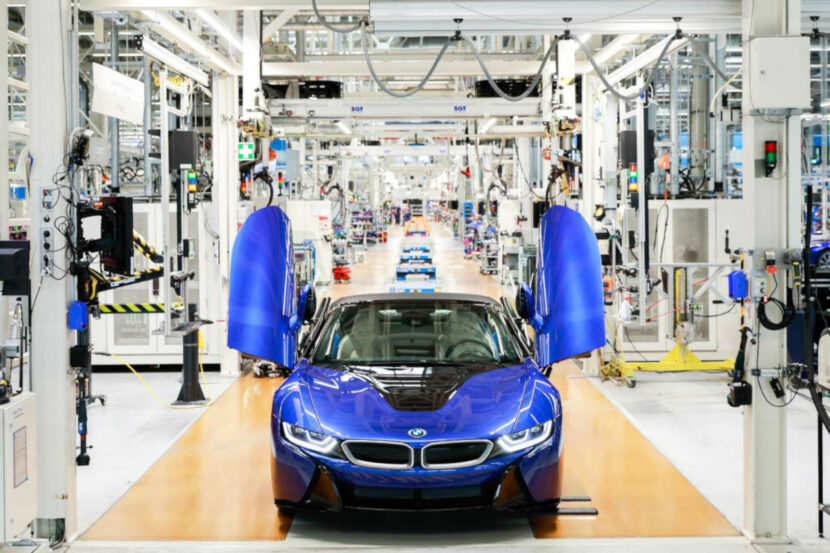 The last BMW i8 built is a stunning one: Painted in Portimao Blue