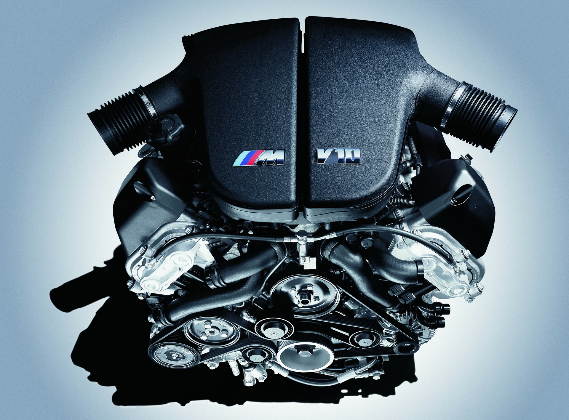 The BMW S85 V10 engine 11