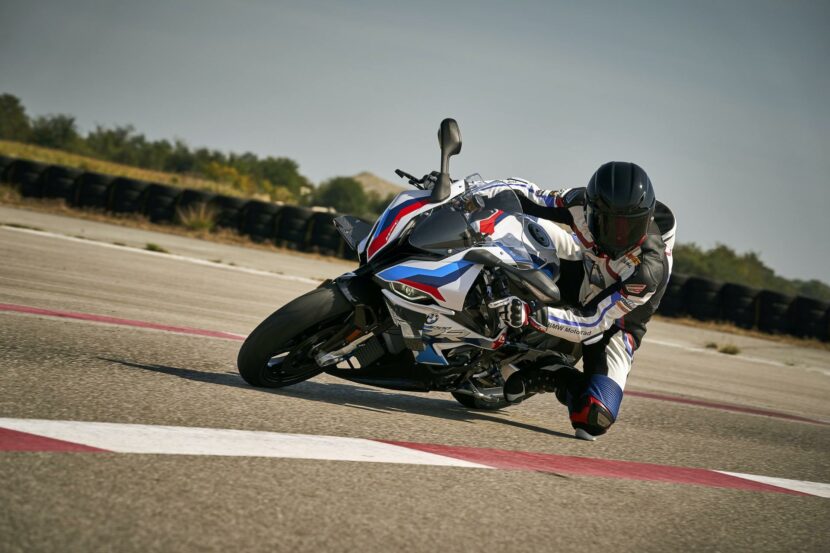 Formula 1 Car vs. BMW M 1000 RR Superbike - Which one is faster?