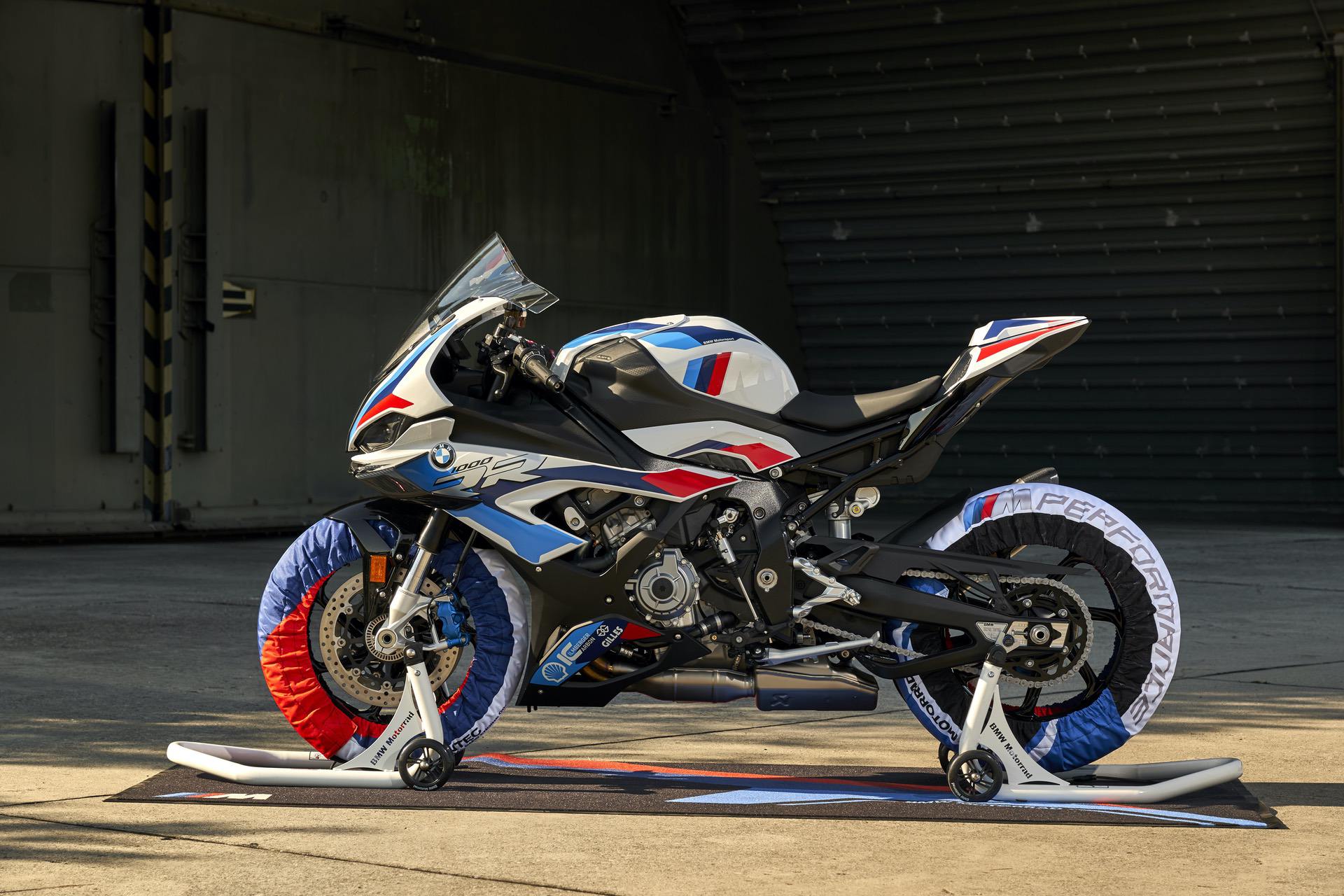 All You Need To Know About The BMW M 1000 RR VIDEO