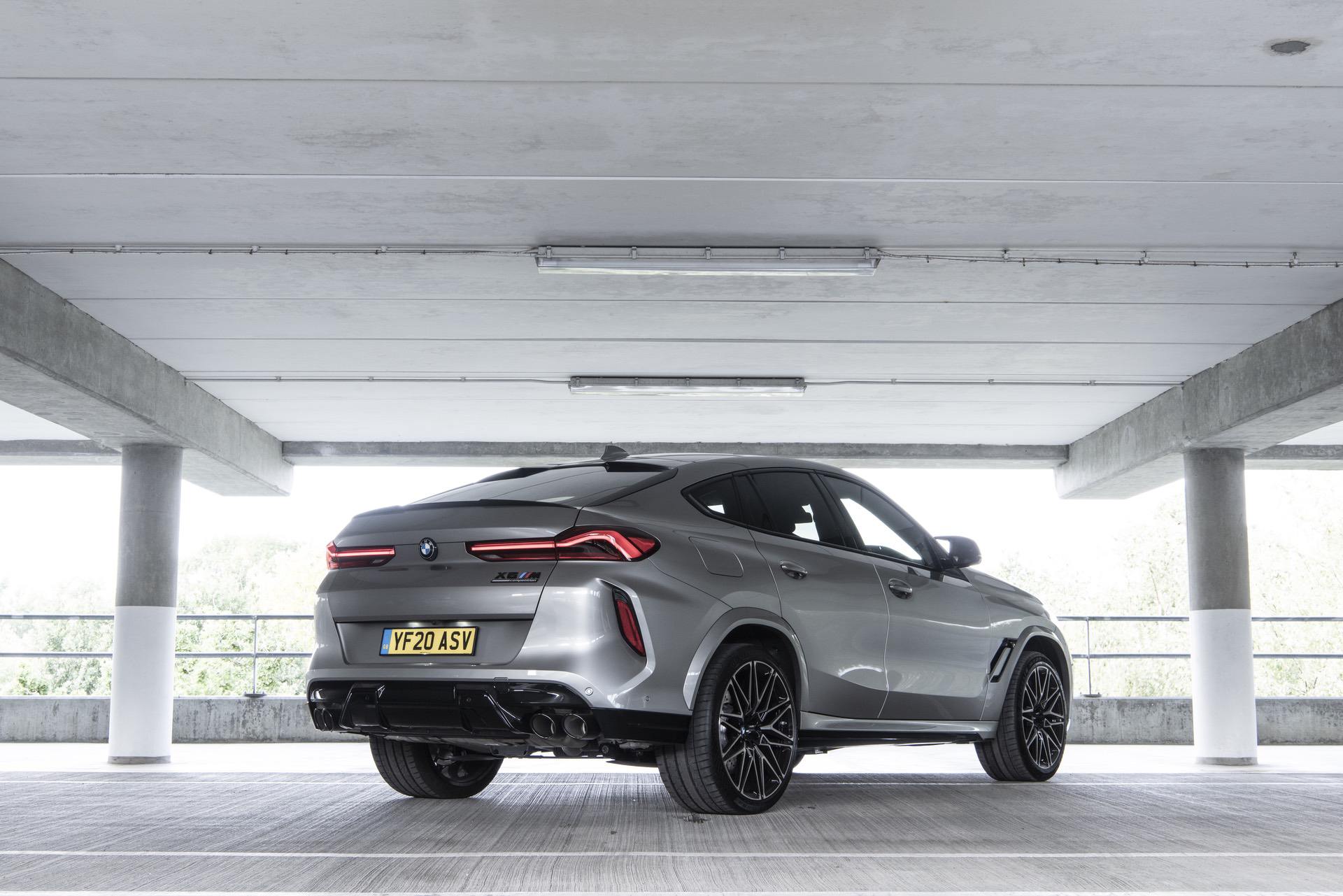 Graveren Sandy klauw 2020 BMW X6 M in Donington Grey shows up in a photoshoot in the UK