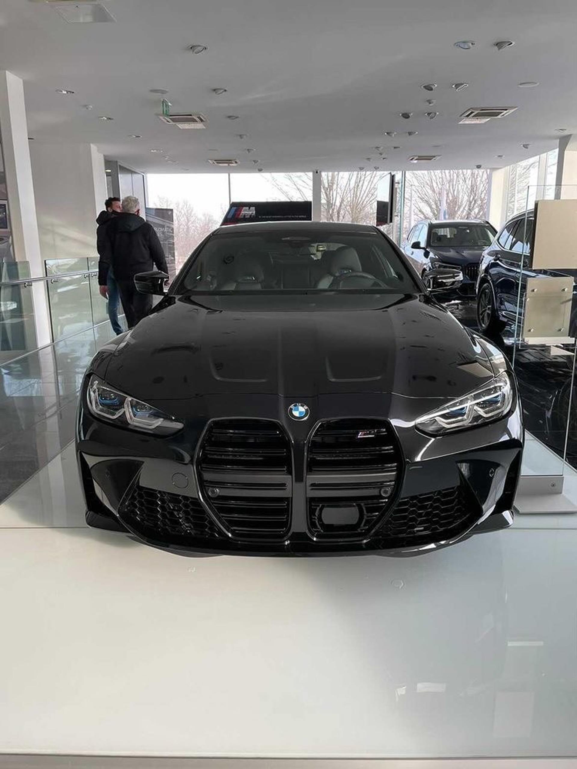 New photos of the 2021 BMW M4 in Sapphire Black Metallic