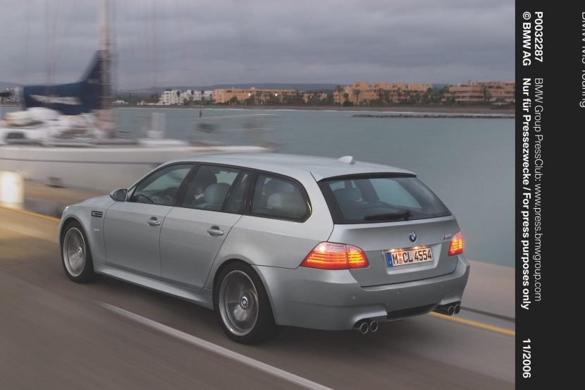 BMW M5 Touring E61 Uses The Whole Speedometer In Top Speed Run