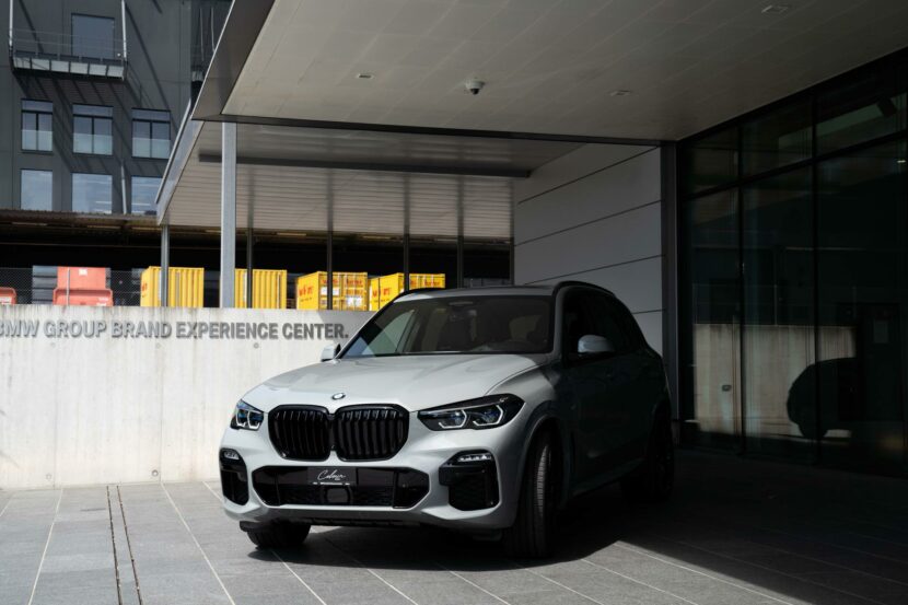 BMW X5 xDrive45e Color Edition shows the special Individual color Lime Rock Gray