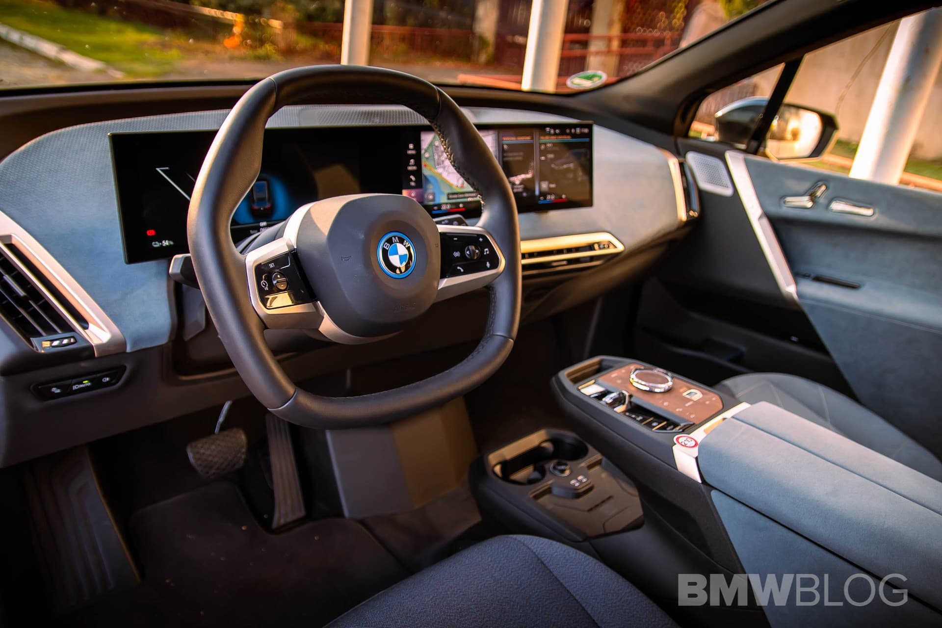 Review: 2022 BMW iX xDrive50 – Power and Minimalism