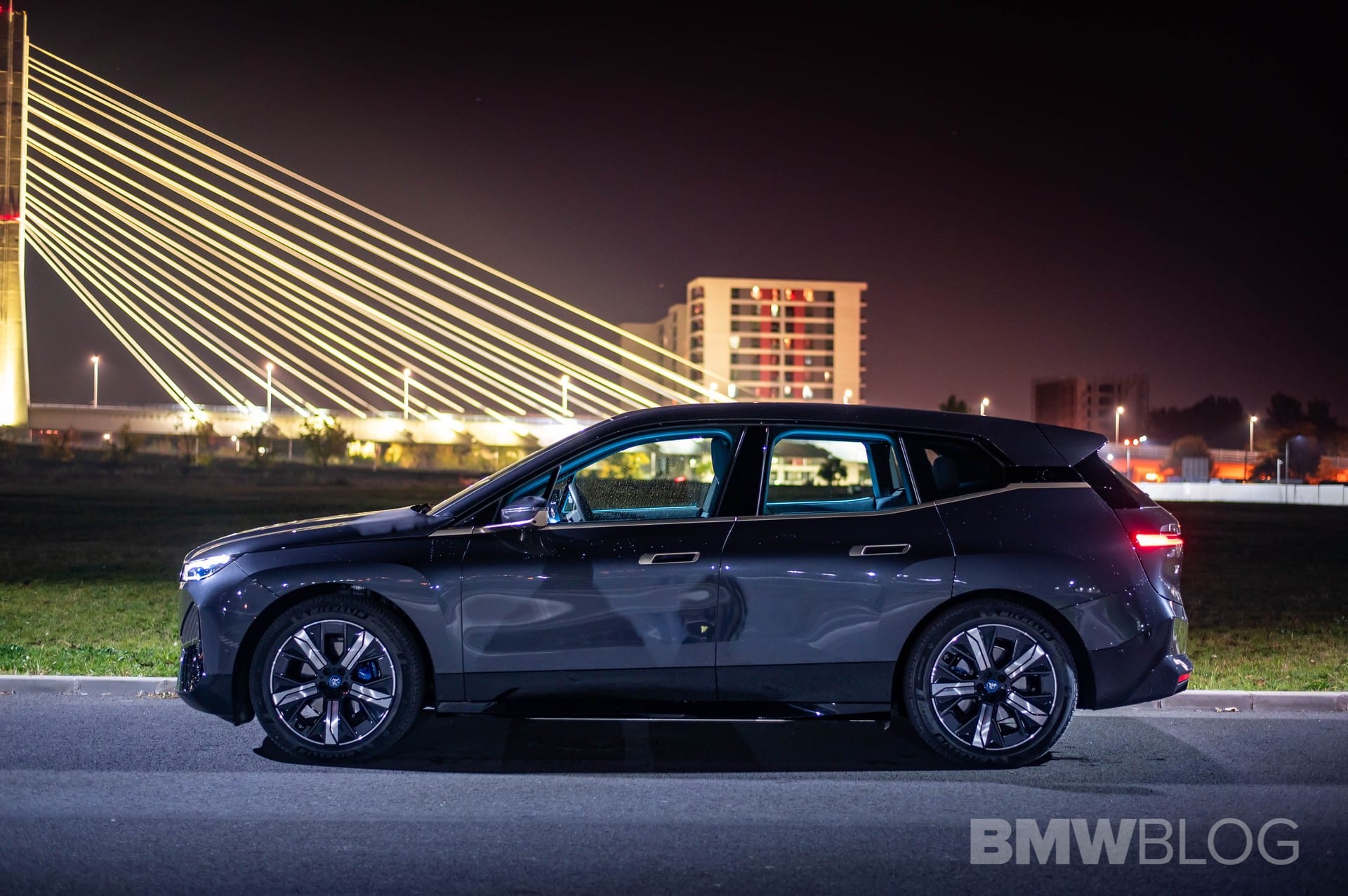 Review: 2022 BMW iX xDrive50 – Power and Minimalism