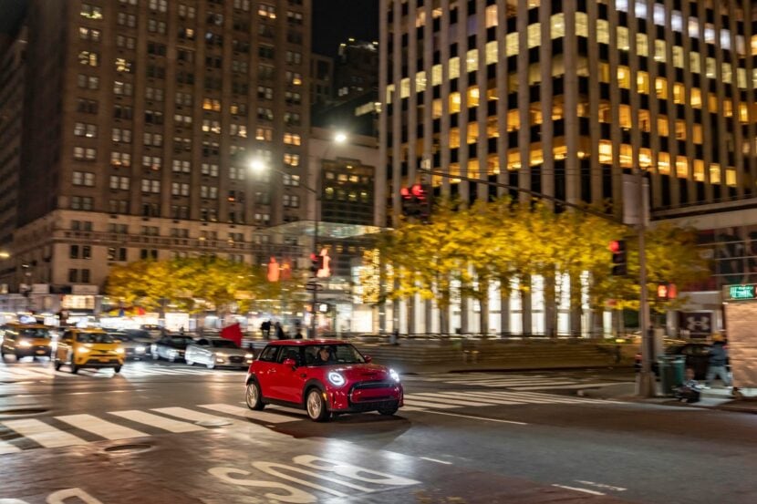 Photo Gallery: MINI Electric goes for a drive in New York