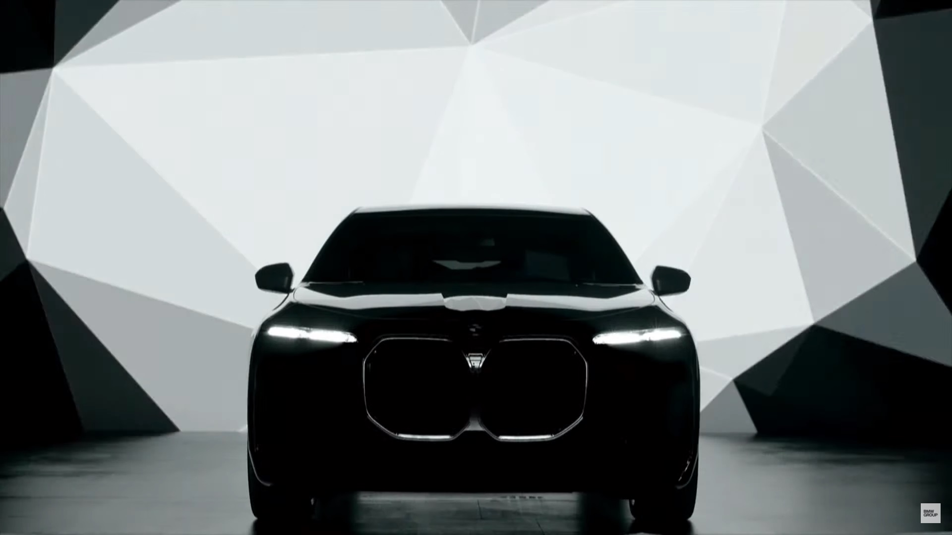2023 BMW i7 teaser 6