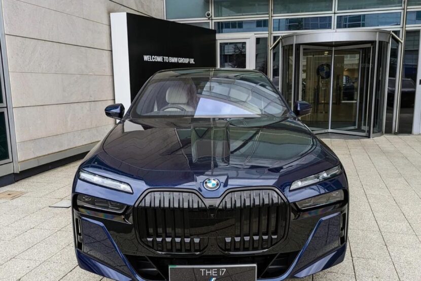 BMW i7 in Tanzanite Blue Metallic - Real Life Photos