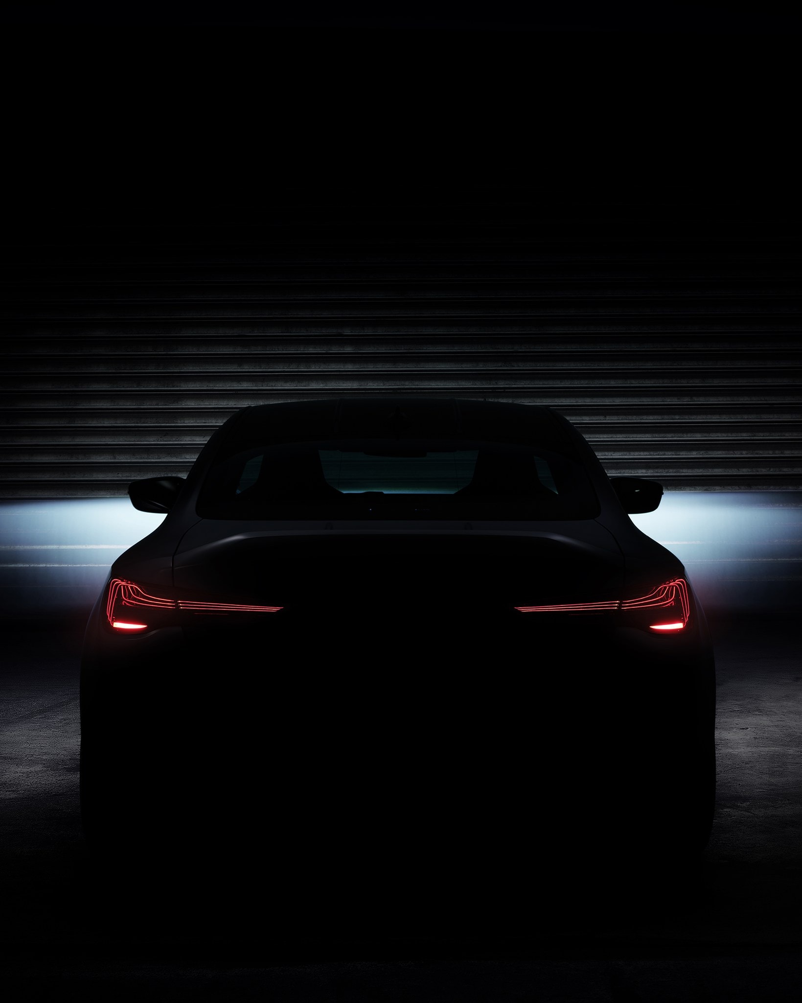 2023 BMW M4 CSL teaser 1