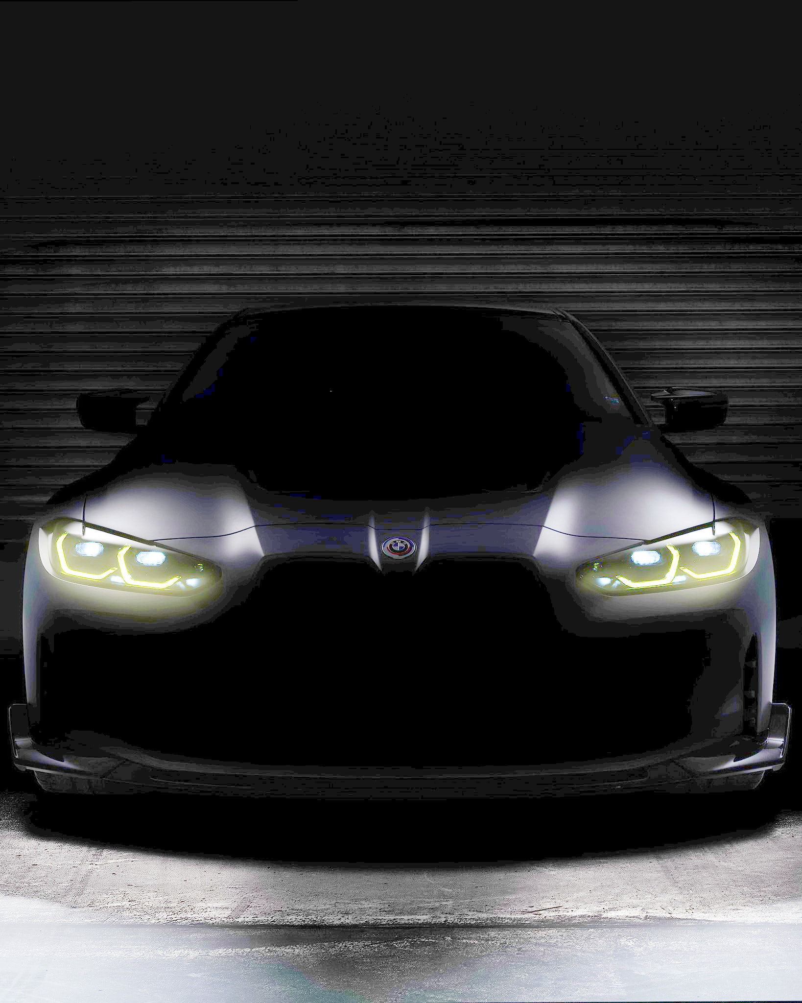 새로운 티저 이미지에서 BMW M4 CSL의 비열한 얼굴을 보여줍니다.