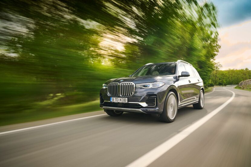 BMW X7 Goes for a Mountain Drive Before the Facelift Model Arrives