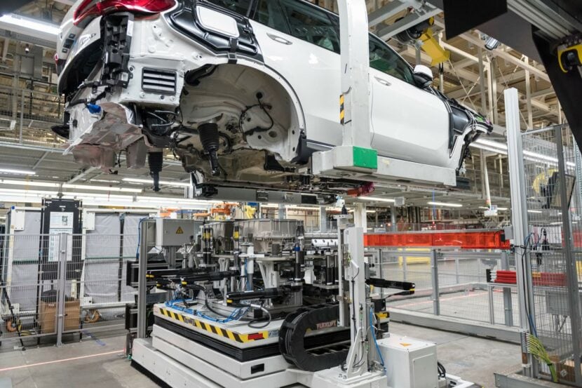 BMW Spartanburg Workers Try To Speak German To Mark Production Milestone