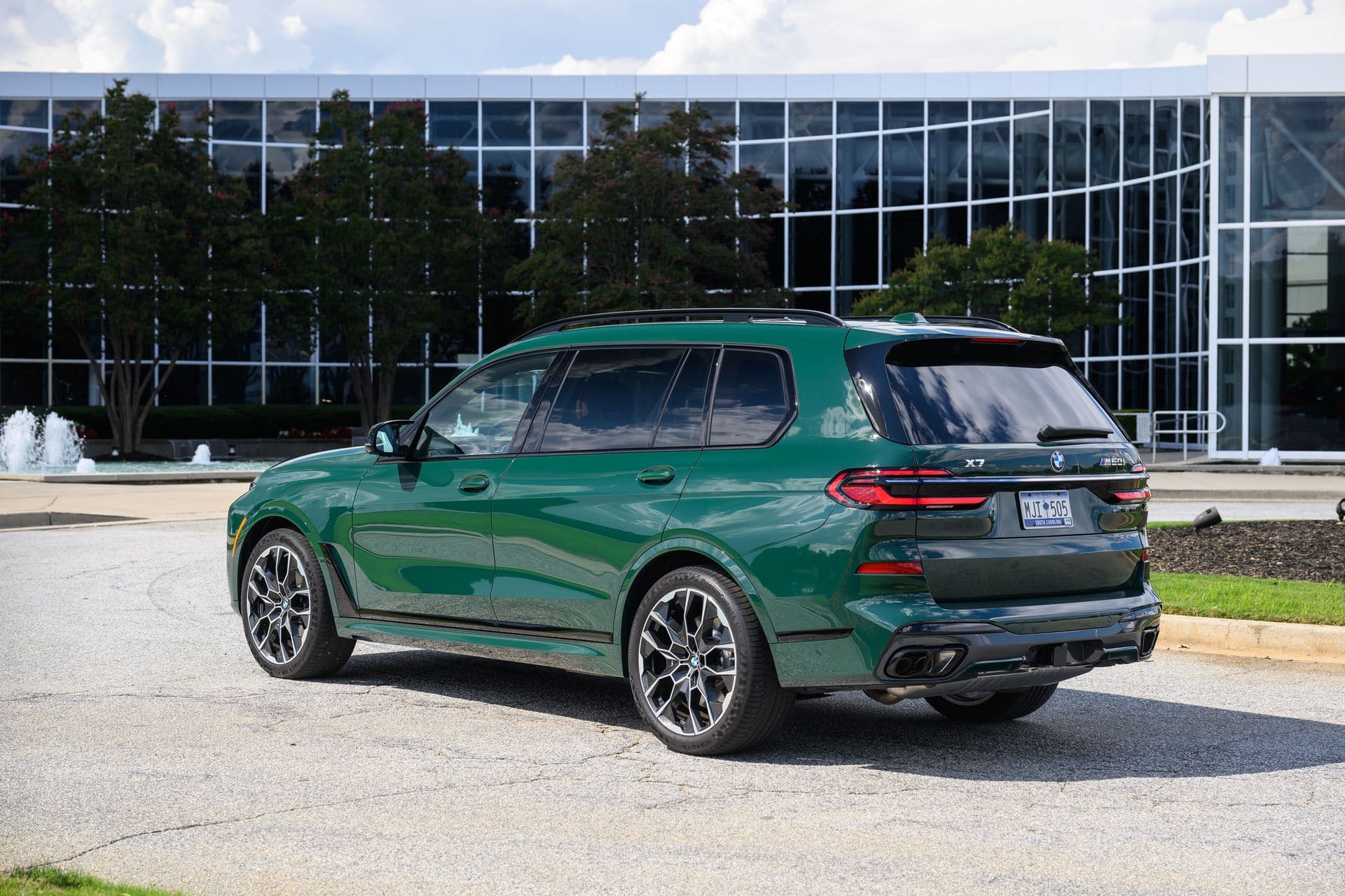 2023 BMW X7 M60i Video Shows RearWheel Steering In Action
