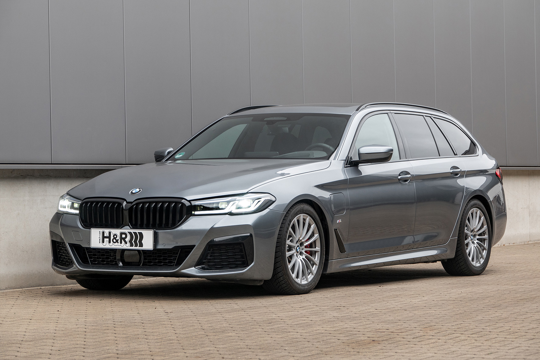 Key 520e H&R gives sport springs to BMW 520e and 530e Touring