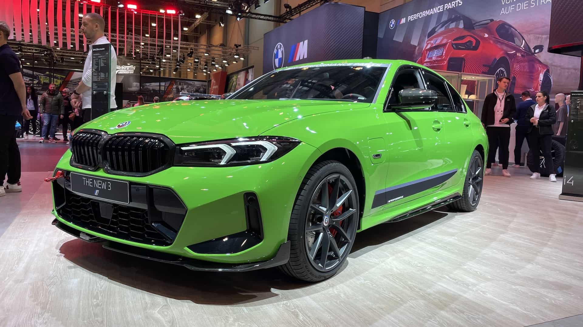2023 BMW 330e Verde Mantis 10