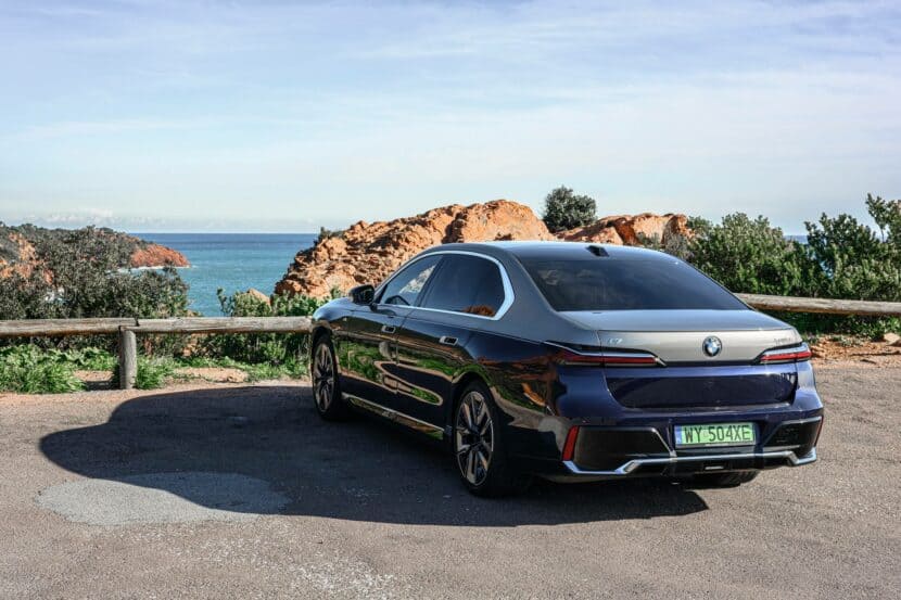 2023 BMW i7 xDrive60 with two tone paint 30 830x553