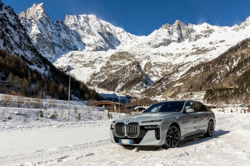 2024 bmw i7 in the snow.
