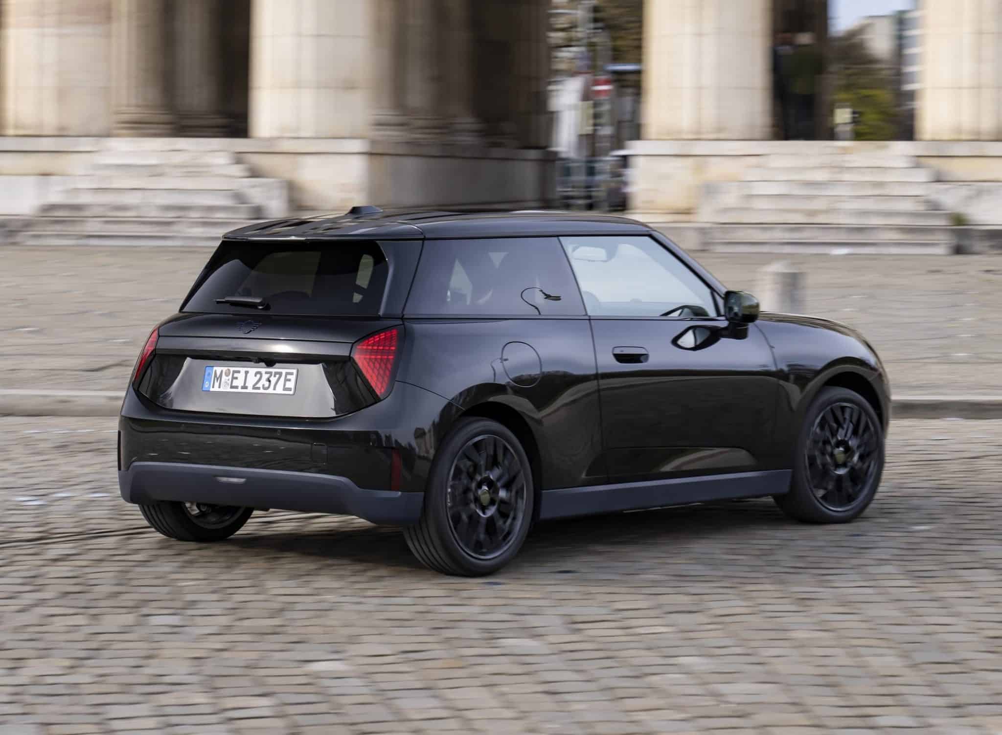 Mini Paul Smith Rd MINI Paul Smith Edition Hits The Road For The First Time