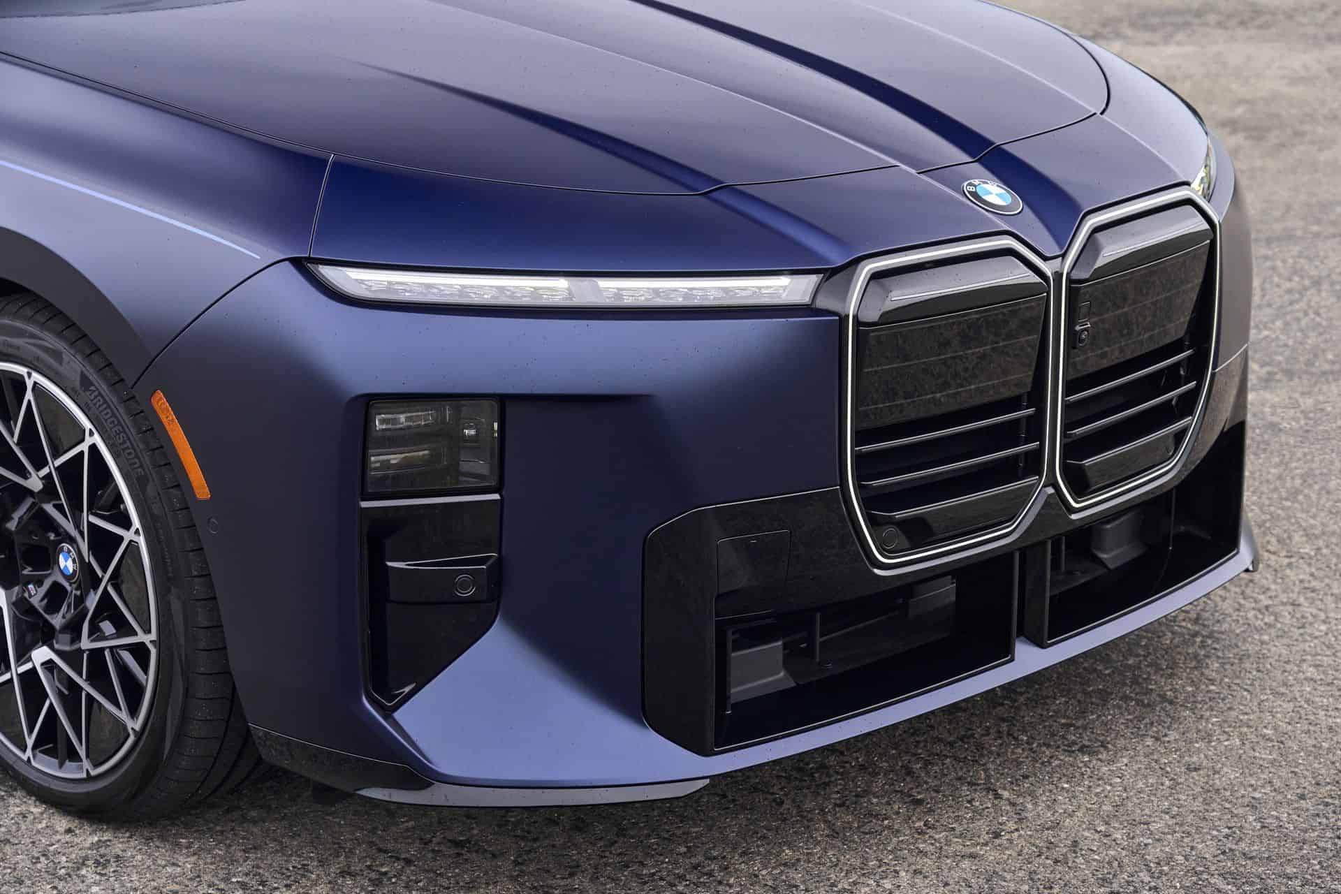 2027 BMW 740 XDRIVE REVIEW TANZANITE BLUE 06