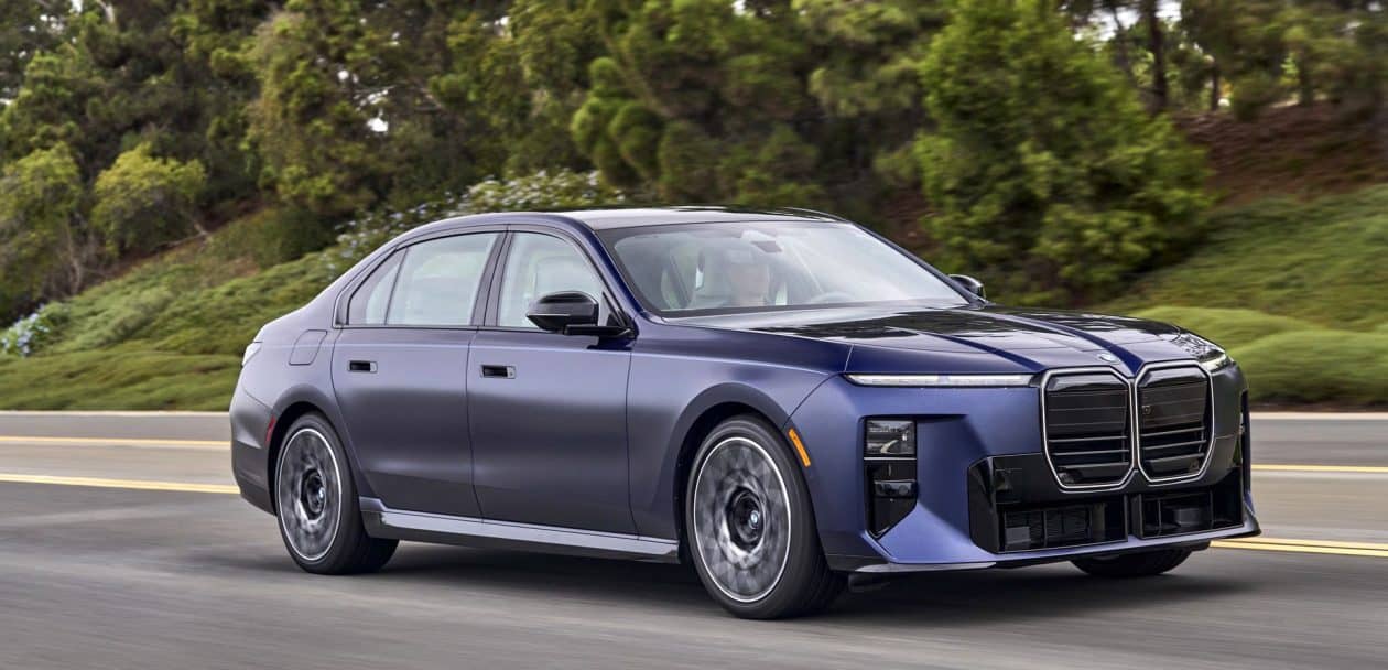 2027 BMW 740 XDRIVE REVIEW TANZANITE BLUE 28