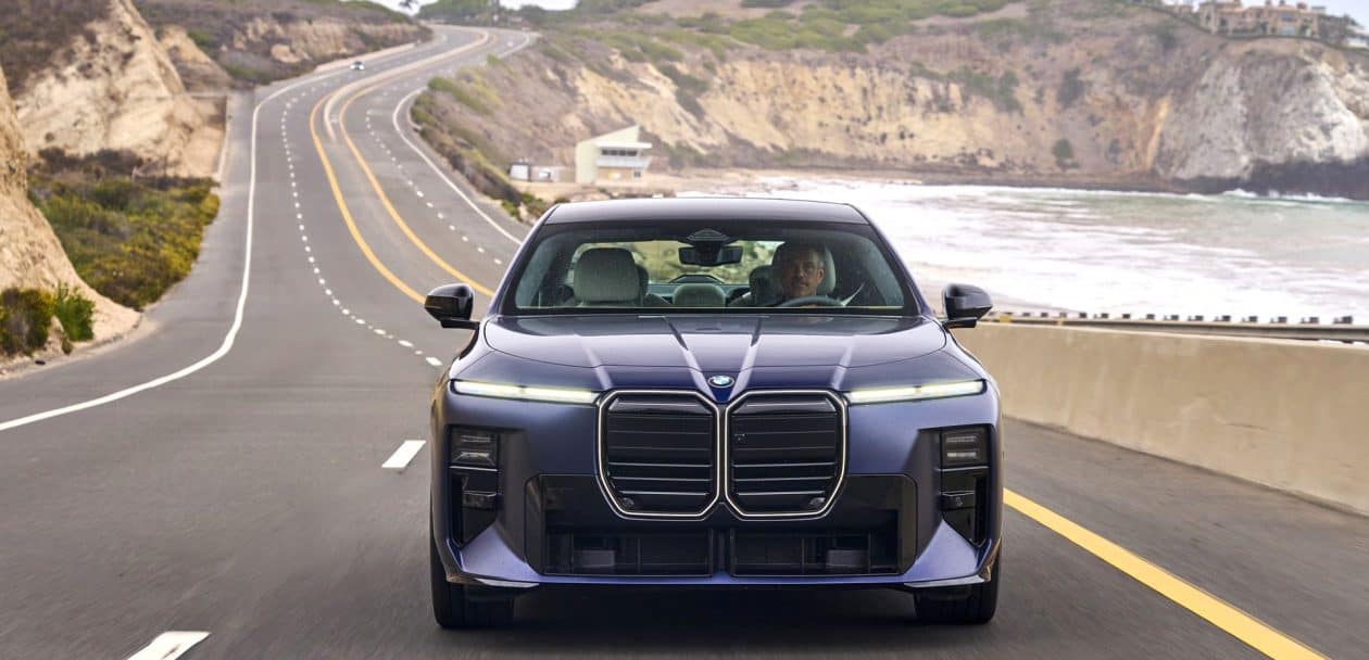 2027 BMW 740 XDRIVE REVIEW TANZANITE BLUE 37
