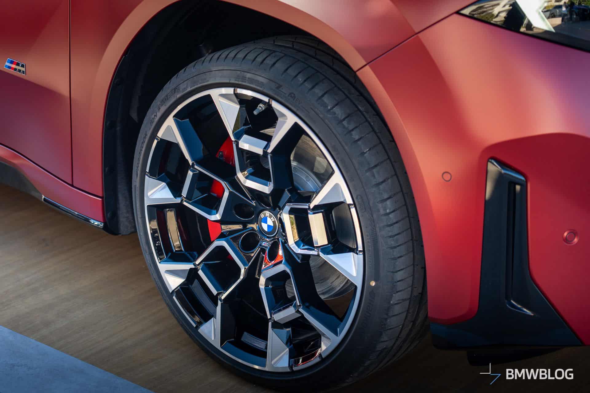 2027 BMW IX4 M60 FROZEN PURE RED 02