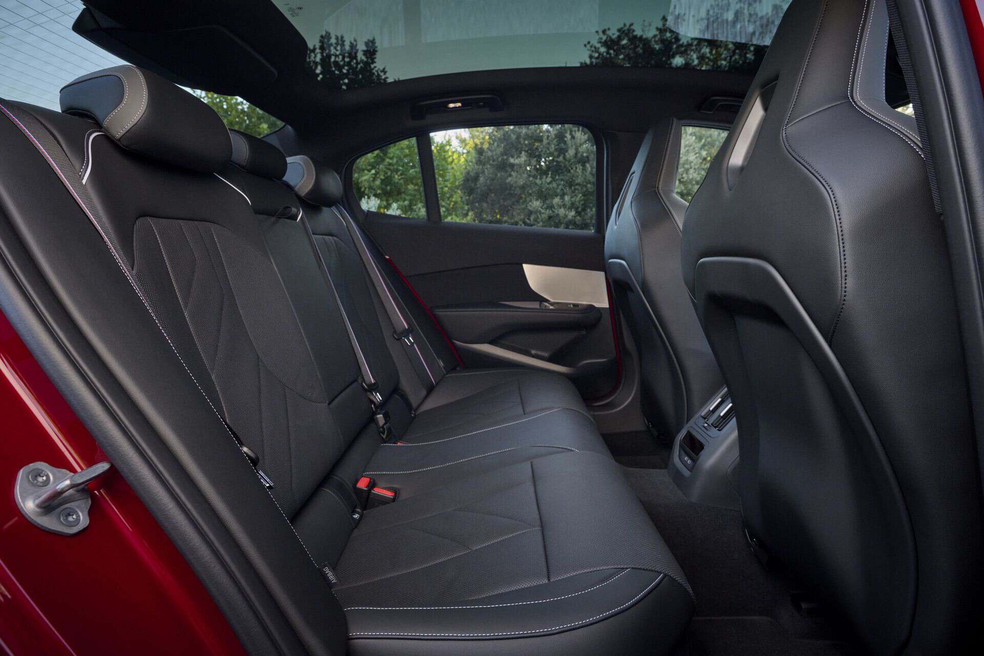 2027 BMW M350 REVIEW 22