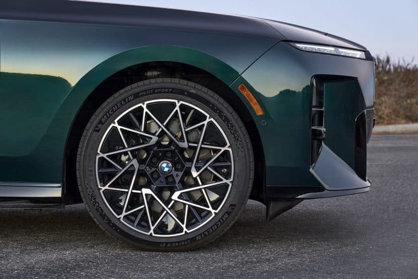 BMW I7 VANCOUVER GREEN BLACK SAPPHIRE 05 BMW I7 VANCOUVER GREEN BLACK SAPPHIRE 05