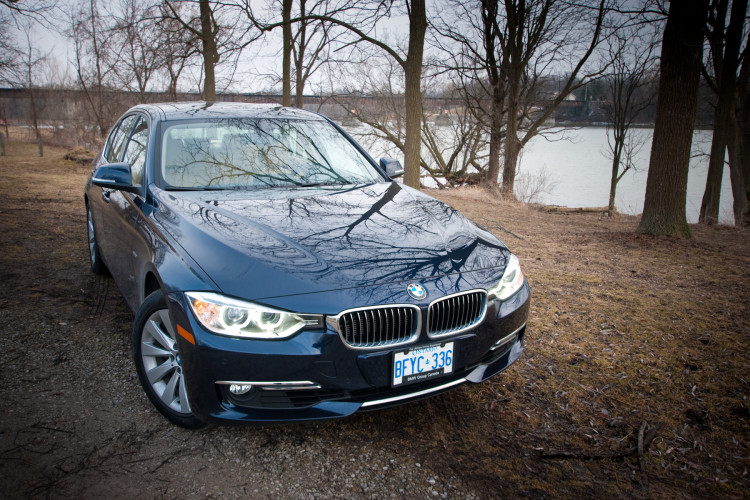 BMW forced to lower 2012 328i fuel economy to 33 mpg
