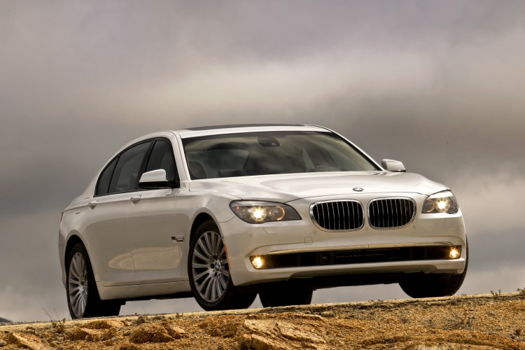 Premiere: 2011 BMW 740i and 740Li Sedans return to U.S.