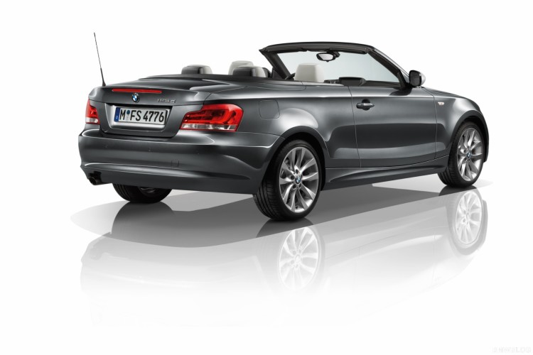 VIDEO: This S65-Powered BMW 1 Series Convertible Is Silly but Awesome