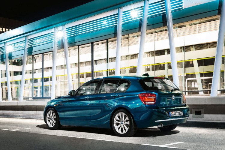 Videos: 2012 BMW 1 Series in Mineral Blue