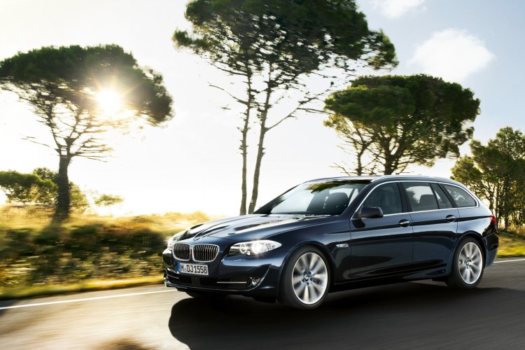 BMW 5 Series Sedan and BMW 5 Series Touring win 2011 iF Product Design Award