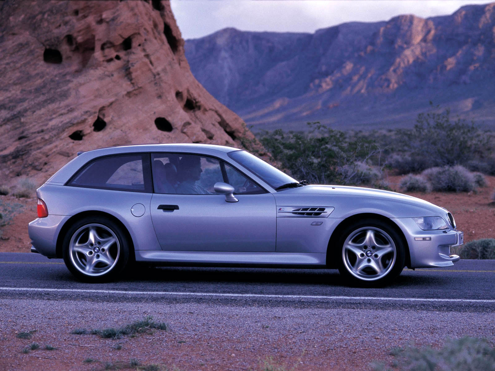 thumbnail image 2 of Carpartsinnovate Aluminum 2-Row Core Radiator For BMW Z3 M Coupe/Roadster 3.2L (1998-2002) 2 of 4