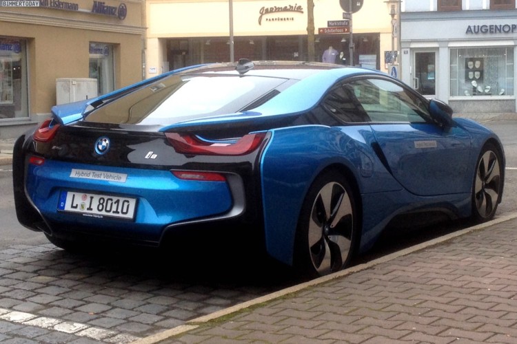 SPOTTED: BMW i8 in Protonic Blue