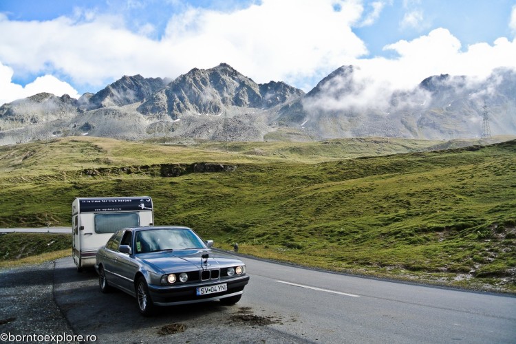 The perfect roadtrip - 5,700 km throughout Europe aboard the E34 525i