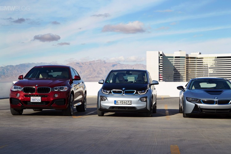 BMW i3 parks itself in a multistorey parking garage