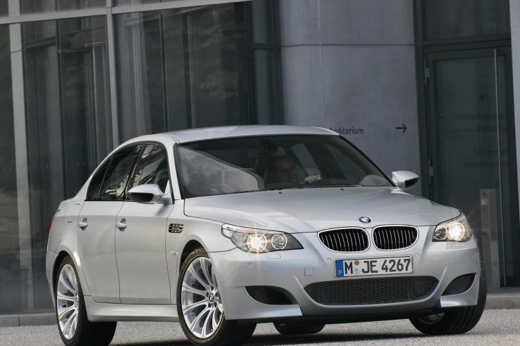 SMG Gearbox can almost ruin the E60 BMW M5 experience